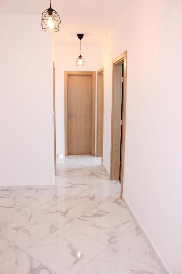 Apartments Juric Бродариця Екстер'єр фото